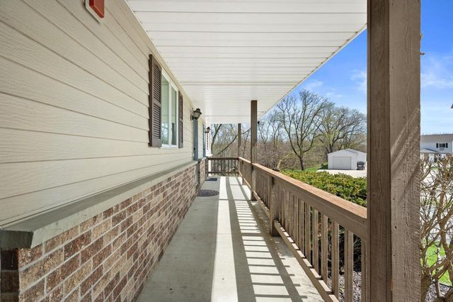 1605 Vogt DRIVE, West Bend, WI 53095