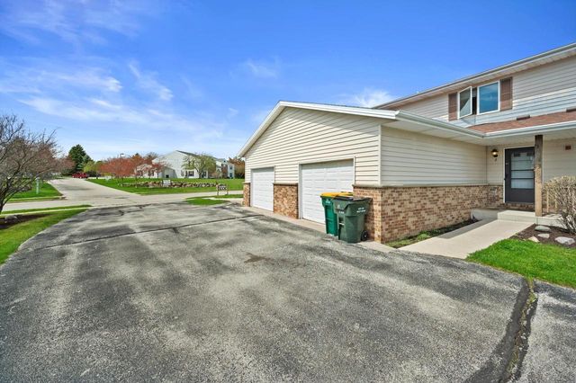 1605 Vogt DRIVE, West Bend, WI 53095