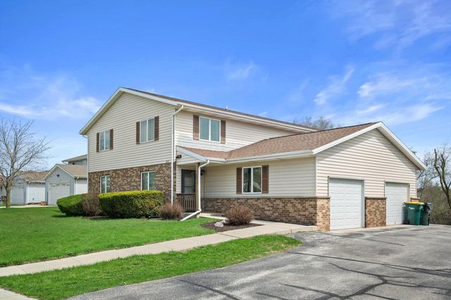1605 Vogt DRIVE, West Bend, WI 53095