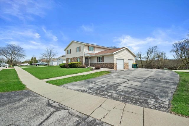 1605 Vogt DRIVE, West Bend, WI 53095