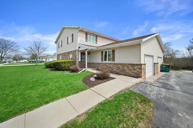 1605 Vogt DRIVE, West Bend, WI 53095
