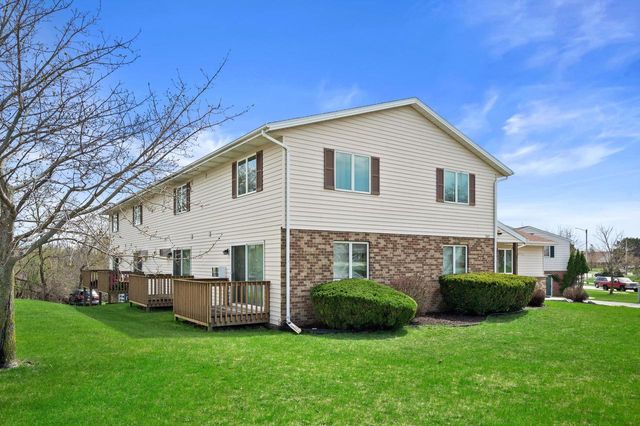 1605 Vogt DRIVE, West Bend, WI 53095