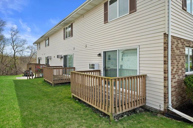 1605 Vogt DRIVE, West Bend, WI 53095