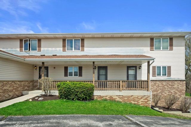 1605 Vogt DRIVE, West Bend, WI 53095