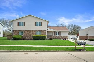1605 Vogt DRIVE, West Bend, WI 53095