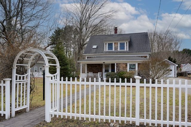 44 Baker St, Holliston, MA 01746