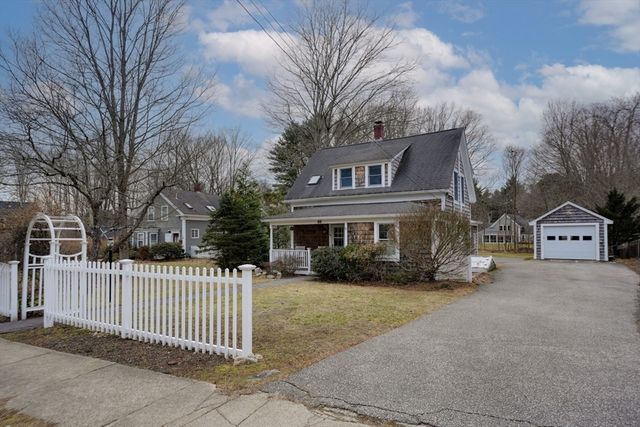 44 Baker St, Holliston, MA 01746