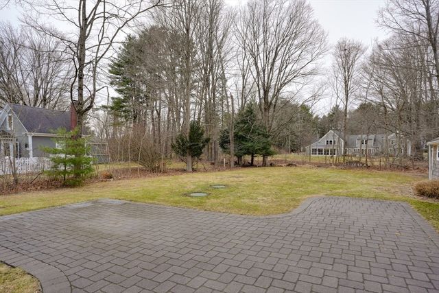 44 Baker St, Holliston, MA 01746