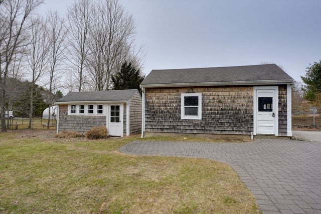 44 Baker St, Holliston, MA 01746