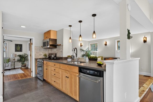 44 Baker St, Holliston, MA 01746