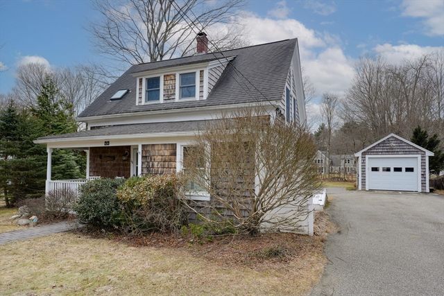 44 Baker St, Holliston, MA 01746