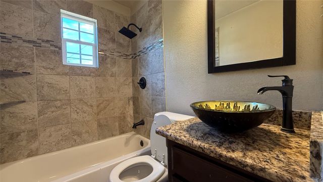 2644 Berryhill Drive, Fort Worth, TX 76105