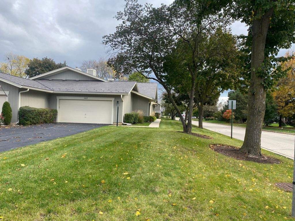 1427 James Court, Libertyville, IL 60048 — exterior