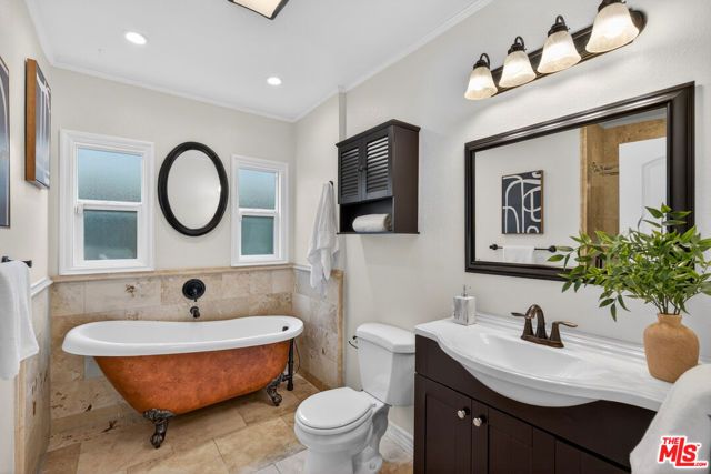 8617 Olin Street, Los Angeles, CA 90034