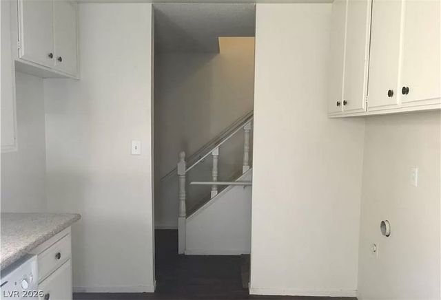 146 Greenbriar Townhouse Way, Las Vegas, NV 89121