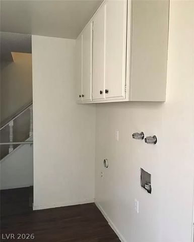 146 Greenbriar Townhouse Way, Las Vegas, NV 89121