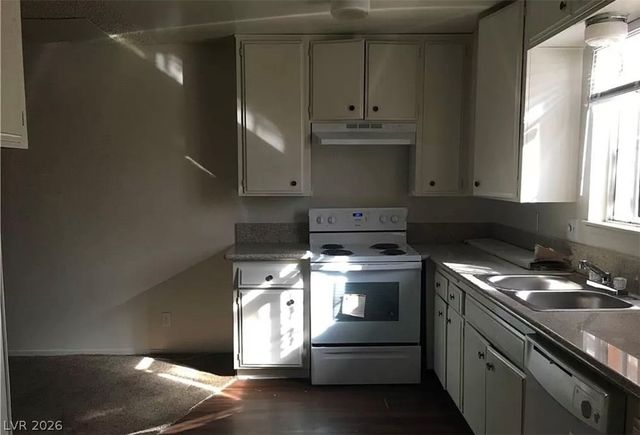 146 Greenbriar Townhouse Way, Las Vegas, NV 89121