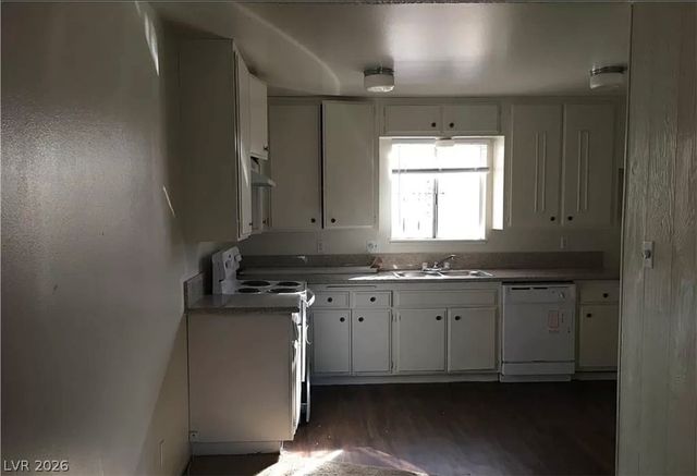 146 Greenbriar Townhouse Way, Las Vegas, NV 89121