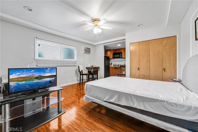 19831 Gresham, Northridge, CA 91324