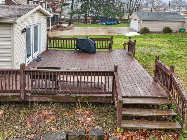 115 Briarcliff Dr, Chippewa Twp, PA 15010