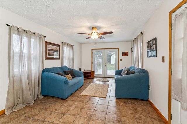 115 Briarcliff Dr, Chippewa Twp, PA 15010