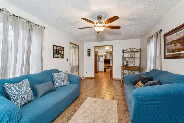 115 Briarcliff Dr, Chippewa Twp, PA 15010