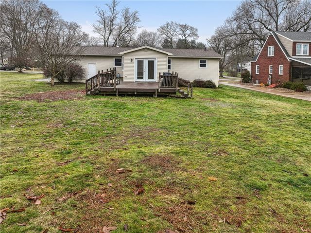 115 Briarcliff Dr, Chippewa Twp, PA 15010