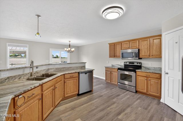10781 Sun Trace Drive, Perrysburg, OH 43551