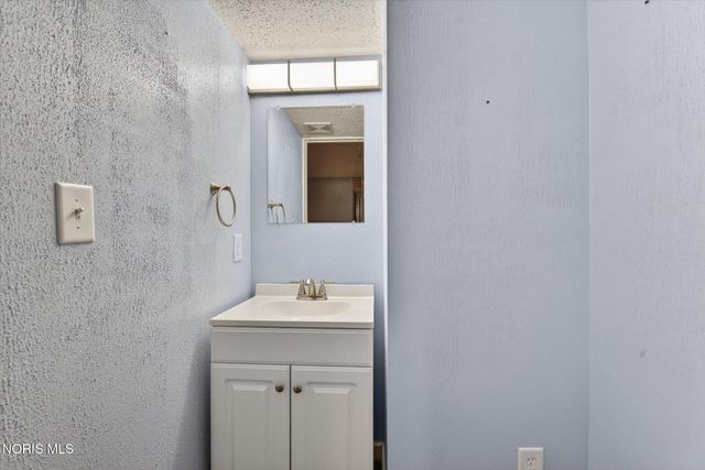 10781 Sun Trace Drive, Perrysburg, OH 43551