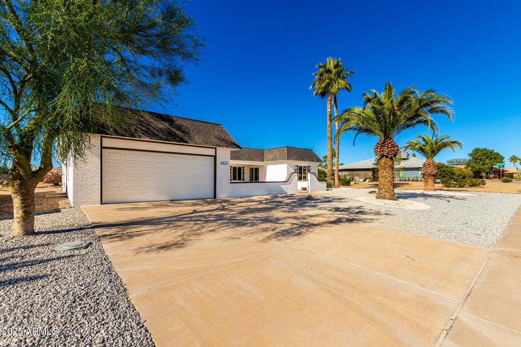 Image 6 of property listing at 18838 N CONQUISTADOR Drive, Sun City West, AZ 85375