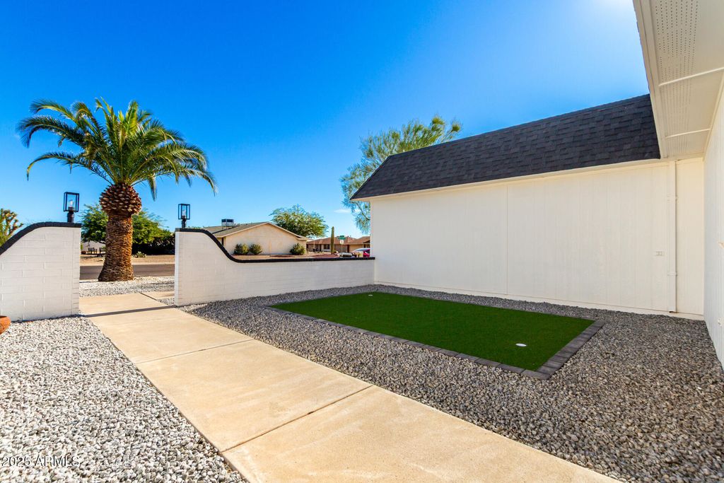 Image 8 of property listing at 18838 N CONQUISTADOR Drive, Sun City West, AZ 85375