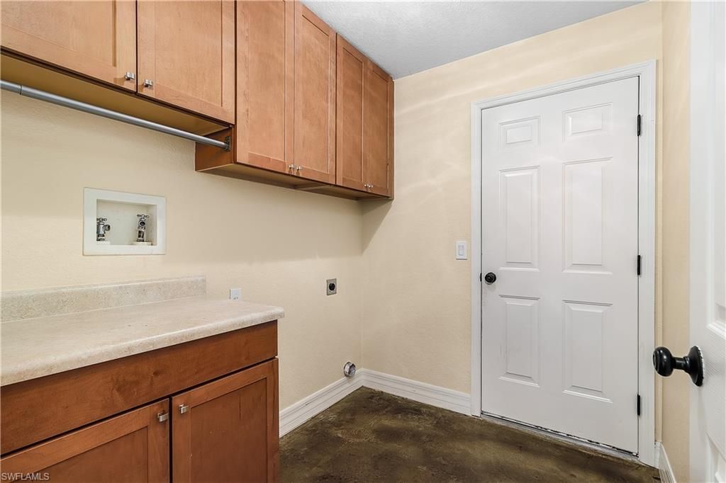 Image 25 of property listing at 1303 SW 43rd LN, Cape Coral, FL 33914