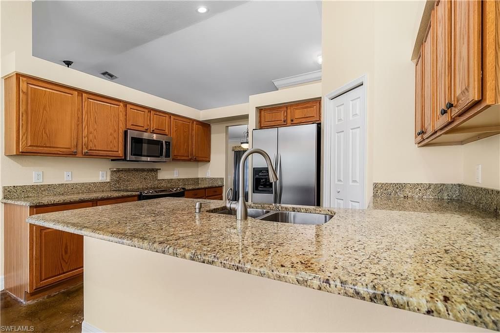 Image 4 of property listing at 1303 SW 43rd LN, Cape Coral, FL 33914