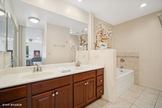 1280 Rudolph Road 1K, Northbrook, IL 60062