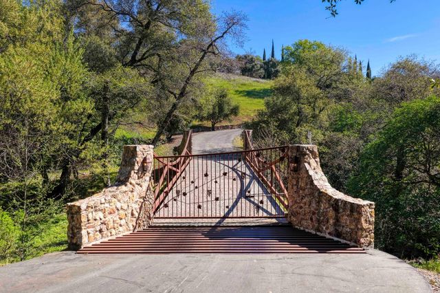 2581 Shirland Tract Rd, Auburn, CA 95603
