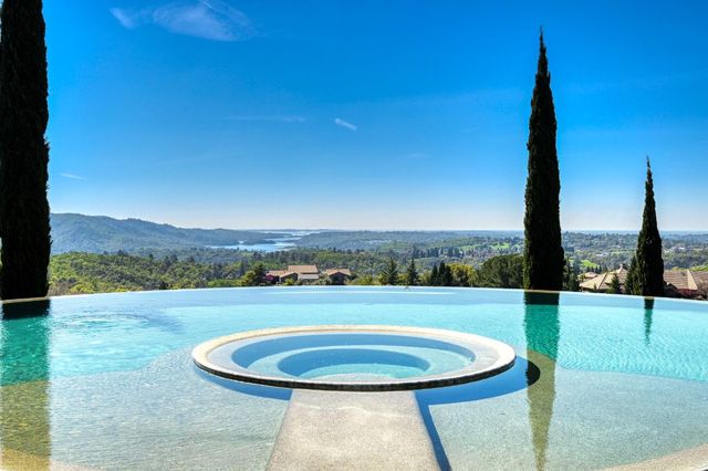 2581 Shirland Tract Rd, Auburn, CA 95603