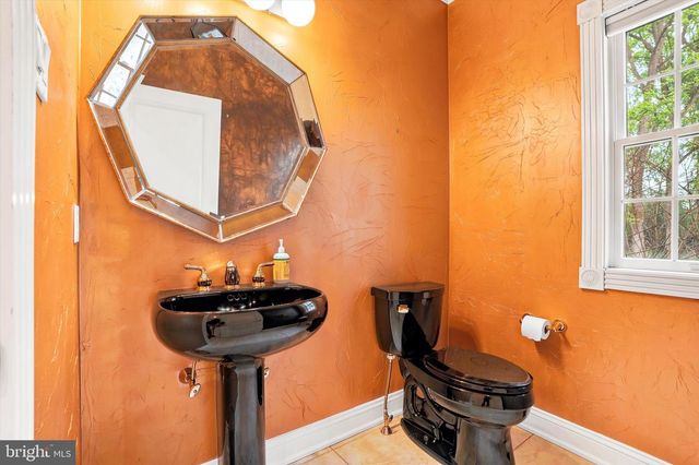 5 WINGATE CT, Flourtown, PA 19031