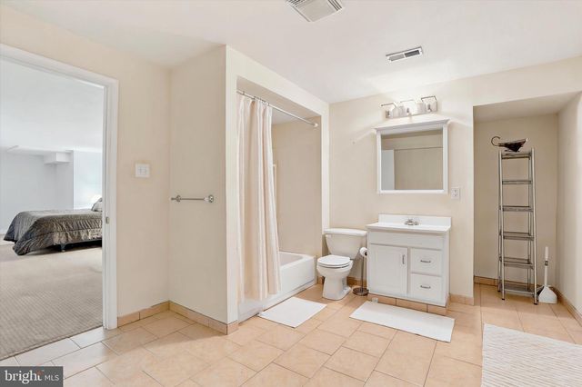 5 WINGATE CT, Flourtown, PA 19031