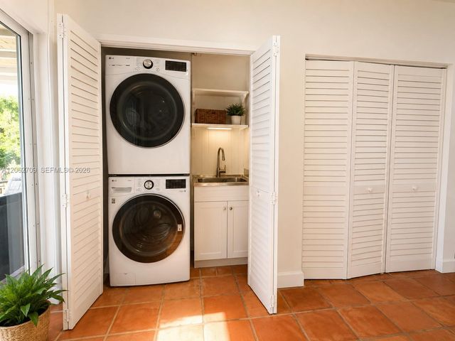19950 NE 24th Ave 1, Miami, FL 33180