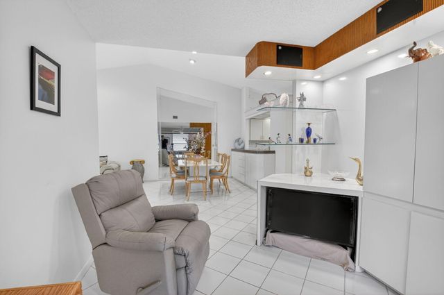 5900 Sunswept Lane A, Boynton Beach, FL 33437