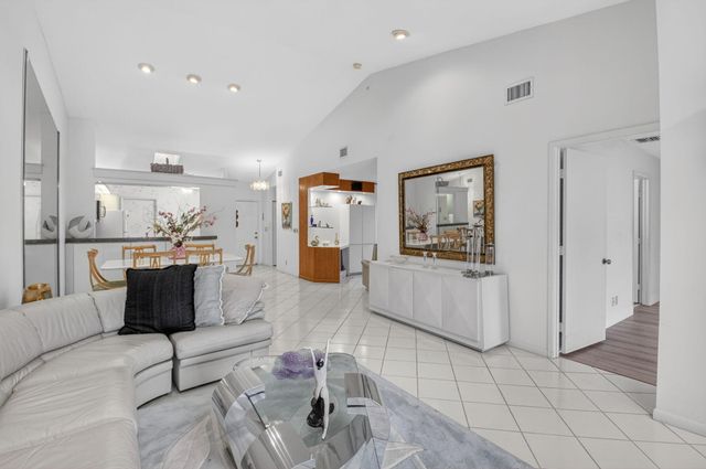 5900 Sunswept Lane A, Boynton Beach, FL 33437