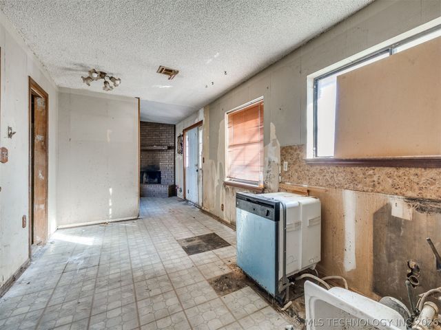 18124 E 4th Street, Tulsa, OK 74108