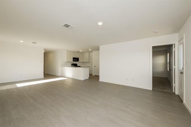 12528 Huntington Ridge Way, Yukon, OK 73099