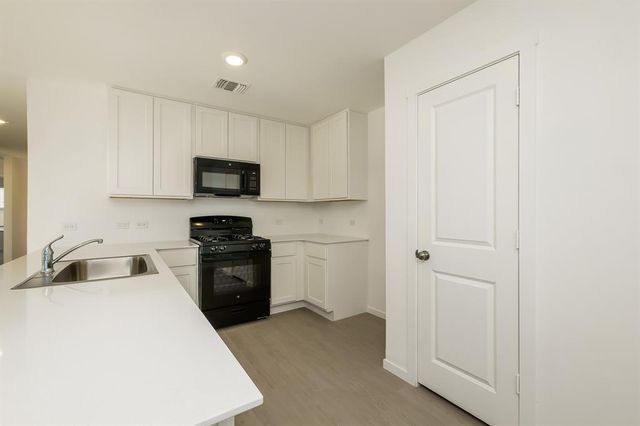 12528 Huntington Ridge Way, Yukon, OK 73099