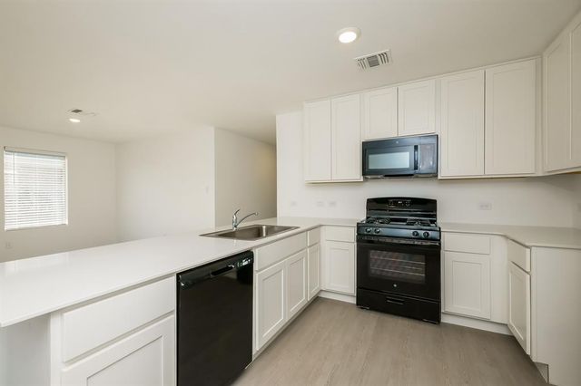 12528 Huntington Ridge Way, Yukon, OK 73099