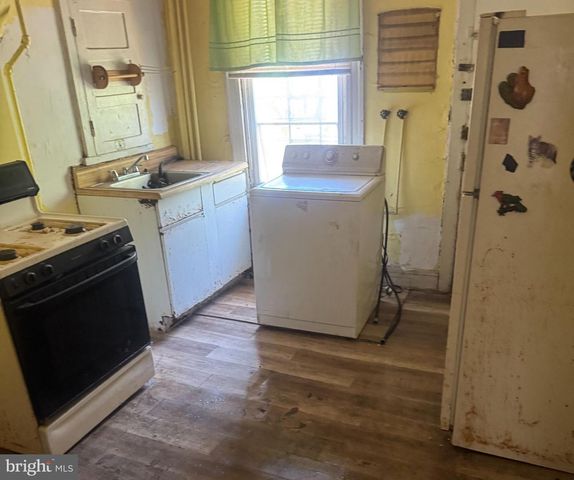 1905 W MOSHER ST, Baltimore, MD 21217