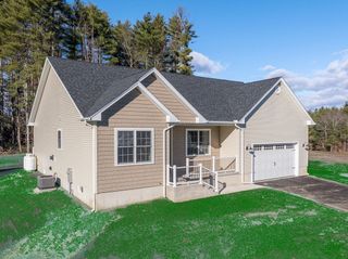 31 High Bluff Rd, Belchertown, MA 01007