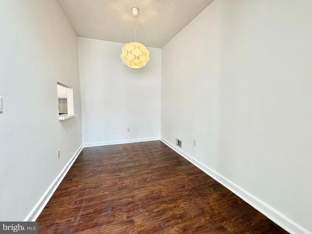 6 HOLLY CT, Hamilton, NJ 08619