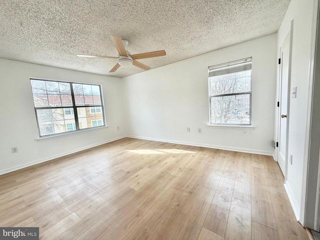 6 HOLLY CT, Hamilton, NJ 08619