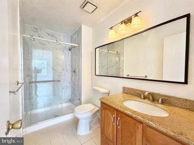 6 HOLLY CT, Hamilton, NJ 08619